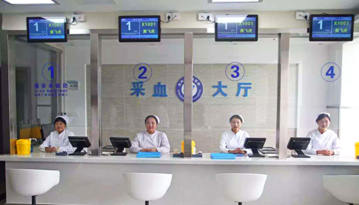 19寸帶刷卡排隊取號機(圖3)